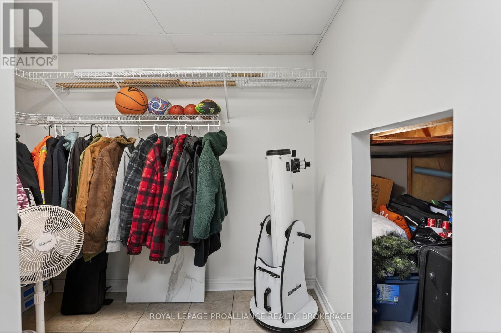 459 MAUREEN STREET - 27