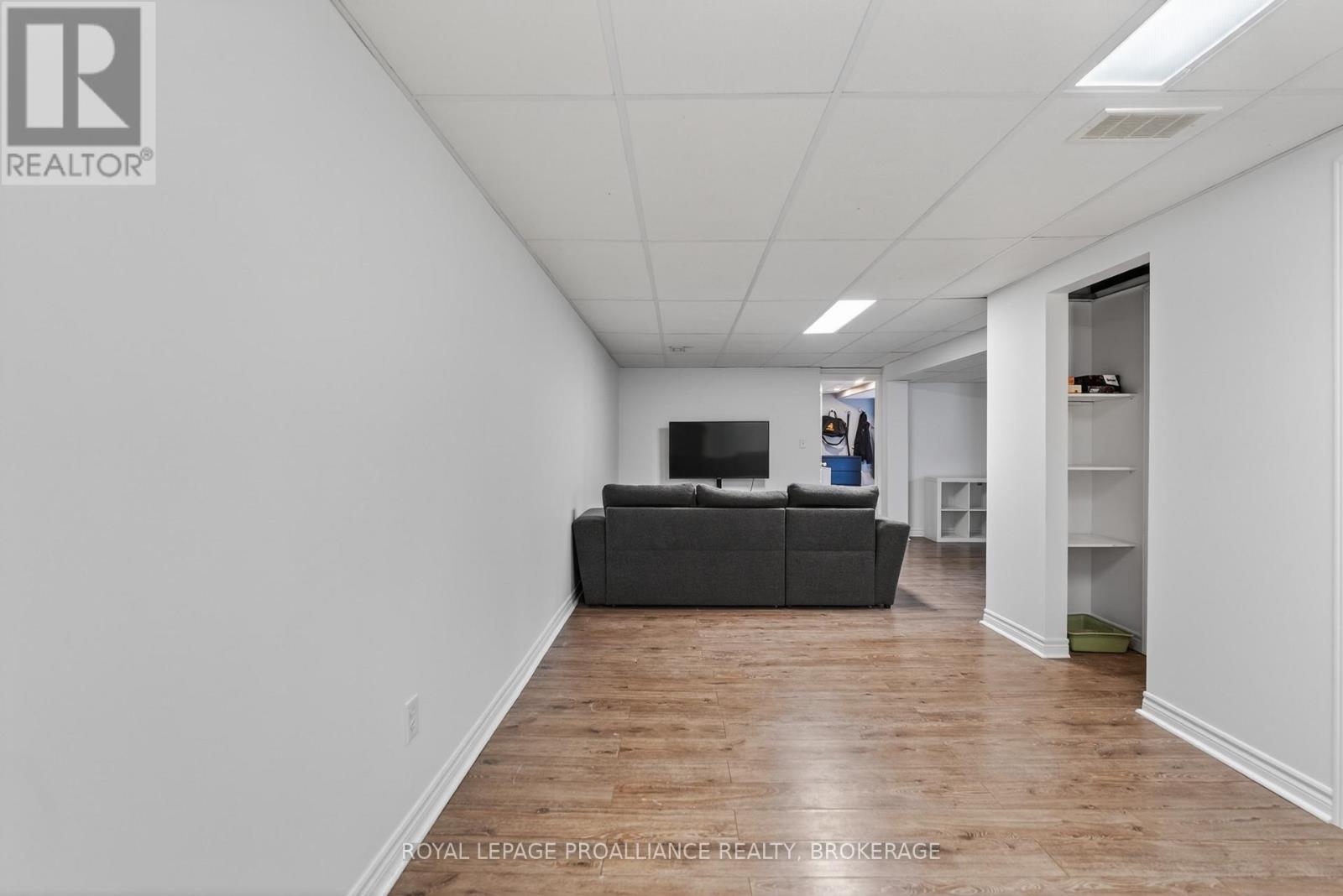 459 MAUREEN STREET - 28