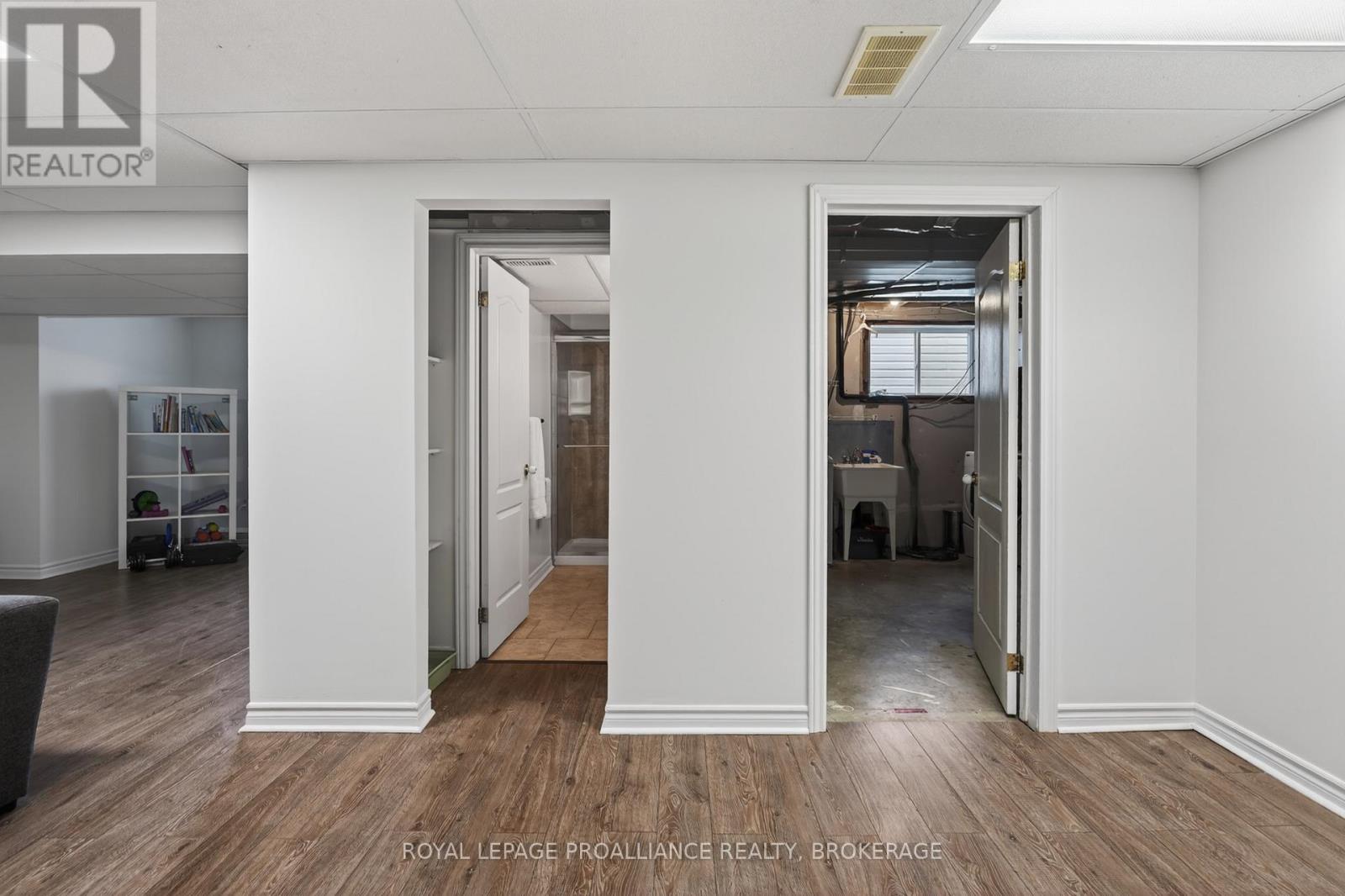 459 MAUREEN STREET - 29