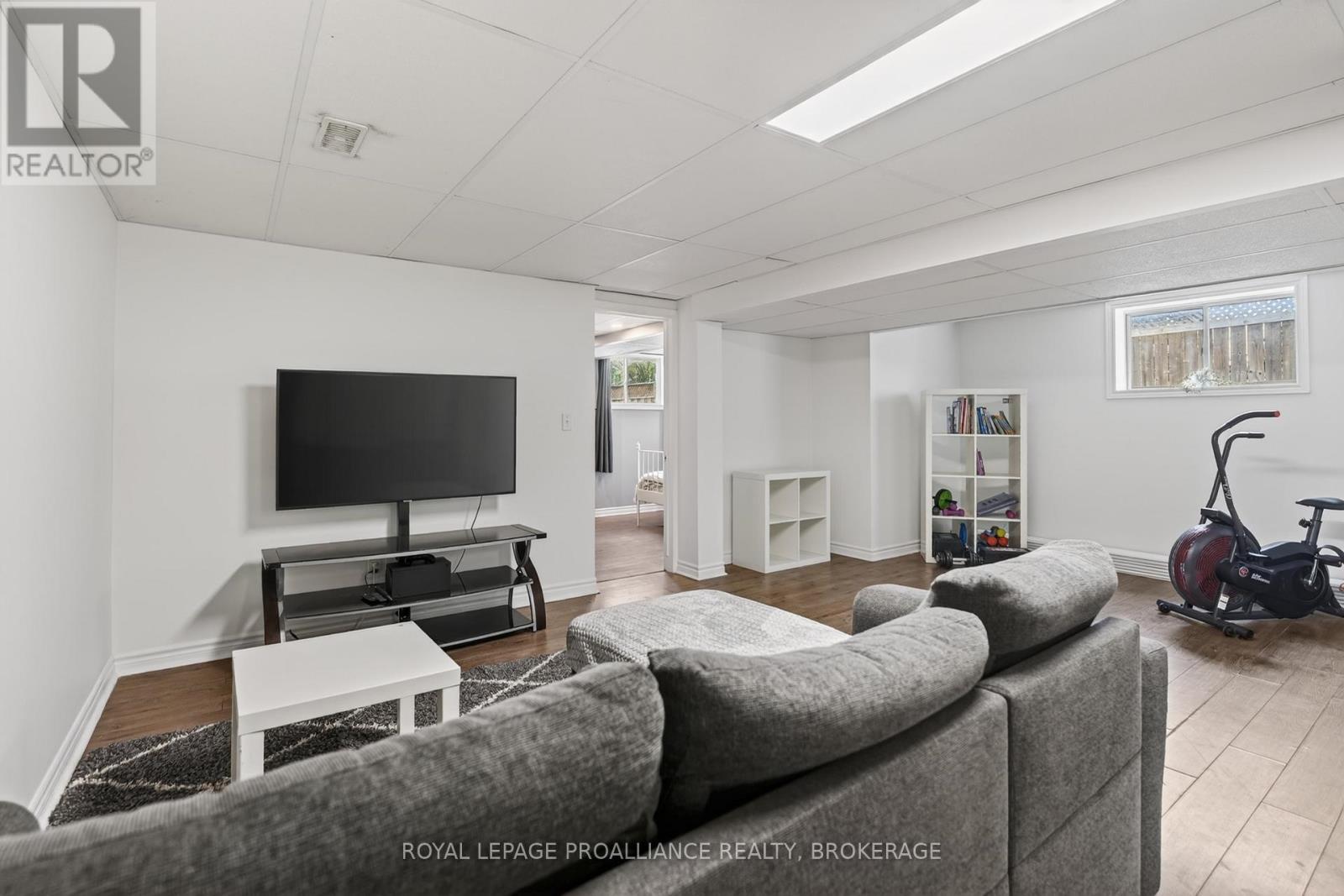 459 MAUREEN STREET - 30