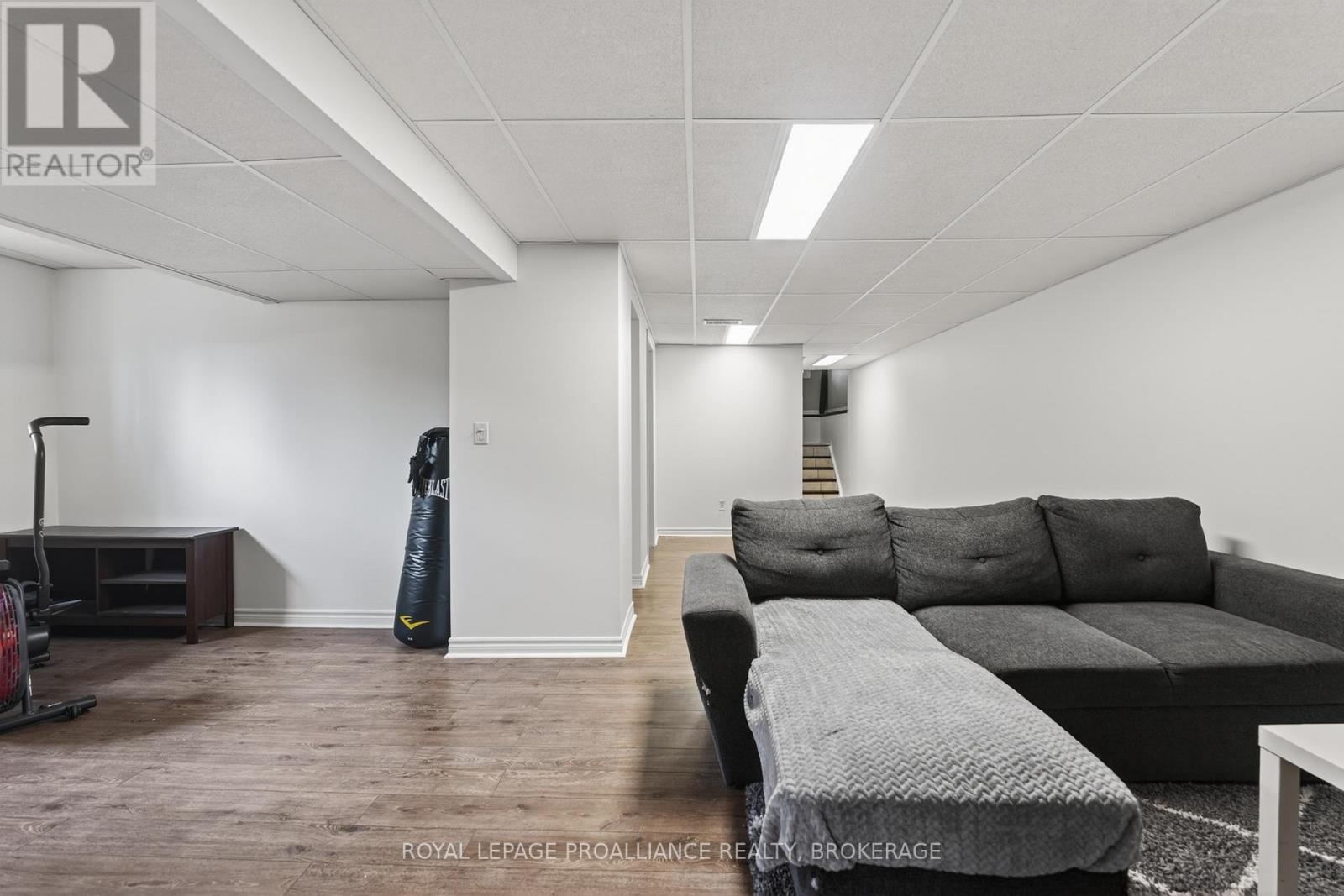 459 MAUREEN STREET - 31