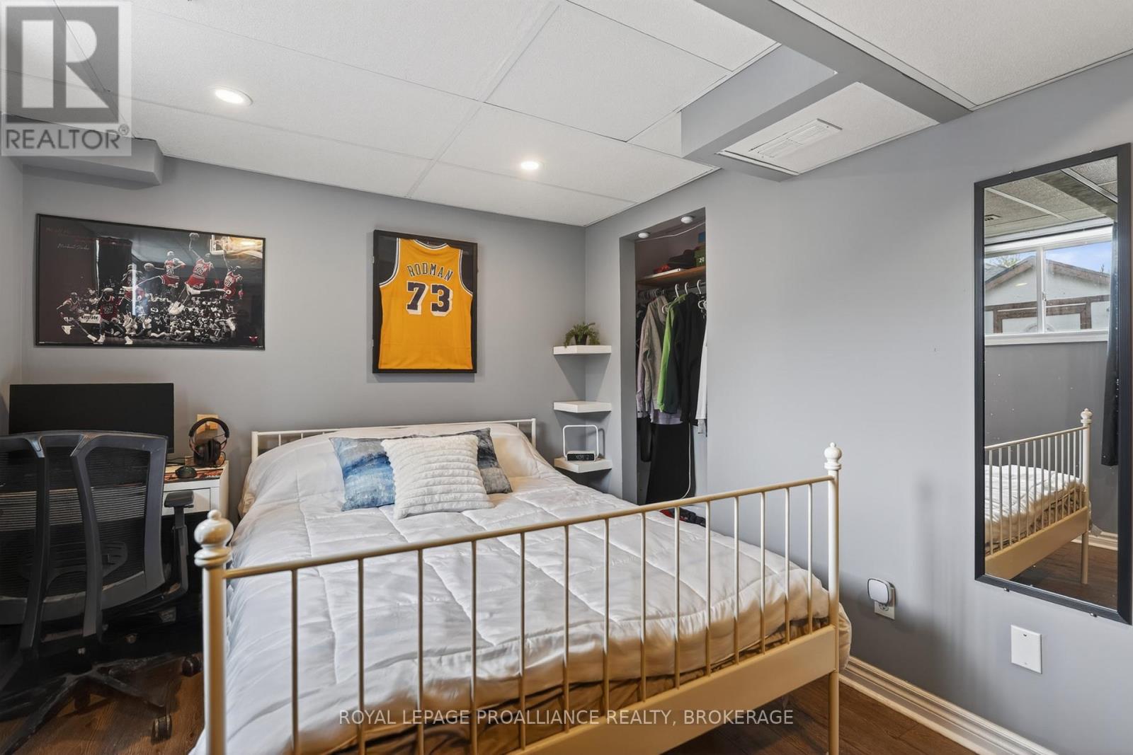 459 MAUREEN STREET - 34