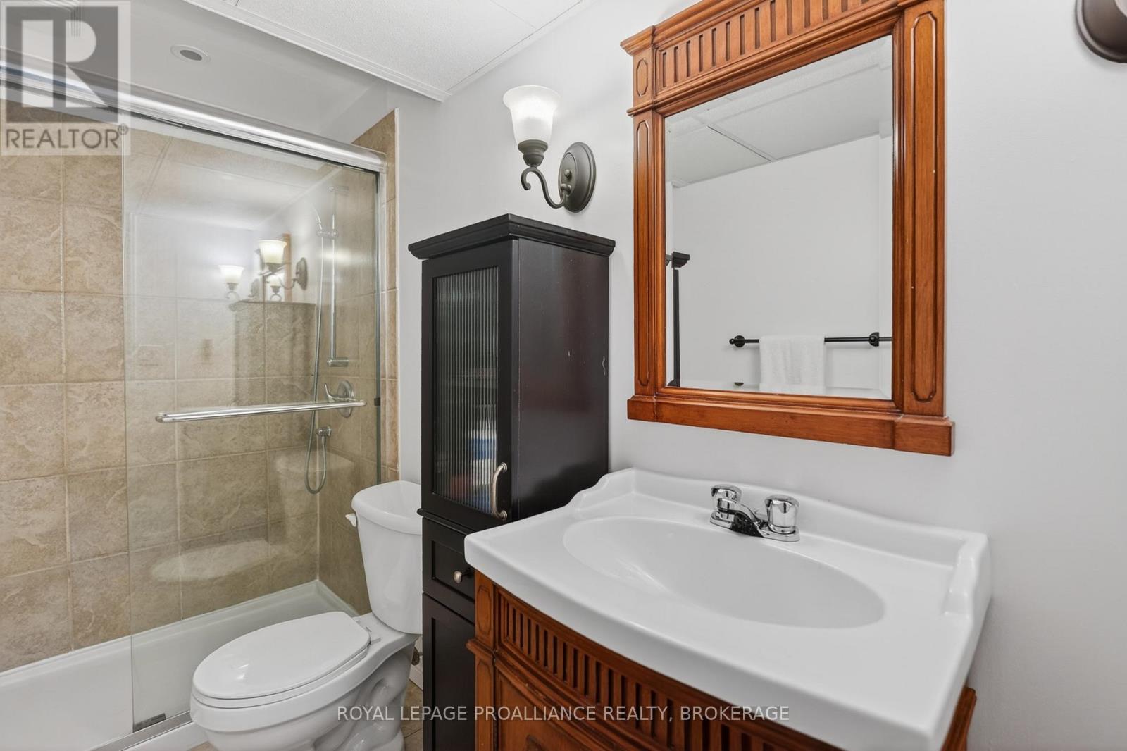 459 MAUREEN STREET - 37