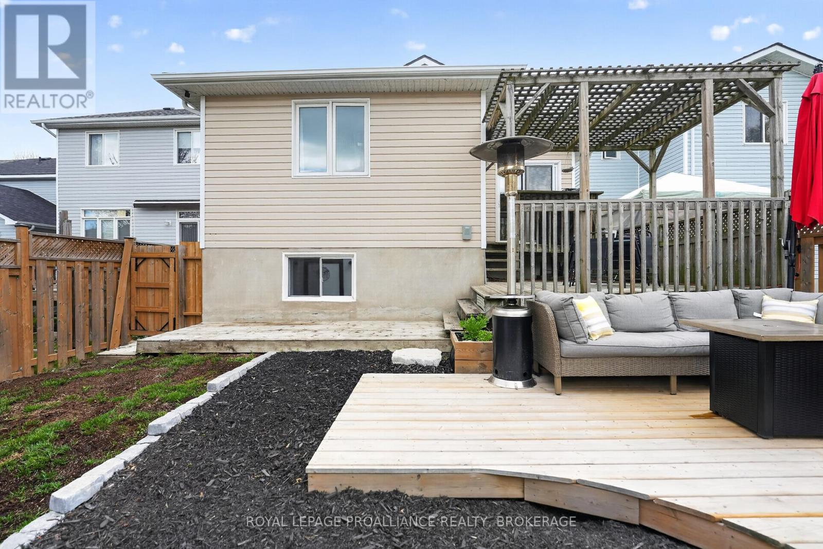 459 MAUREEN STREET - 43