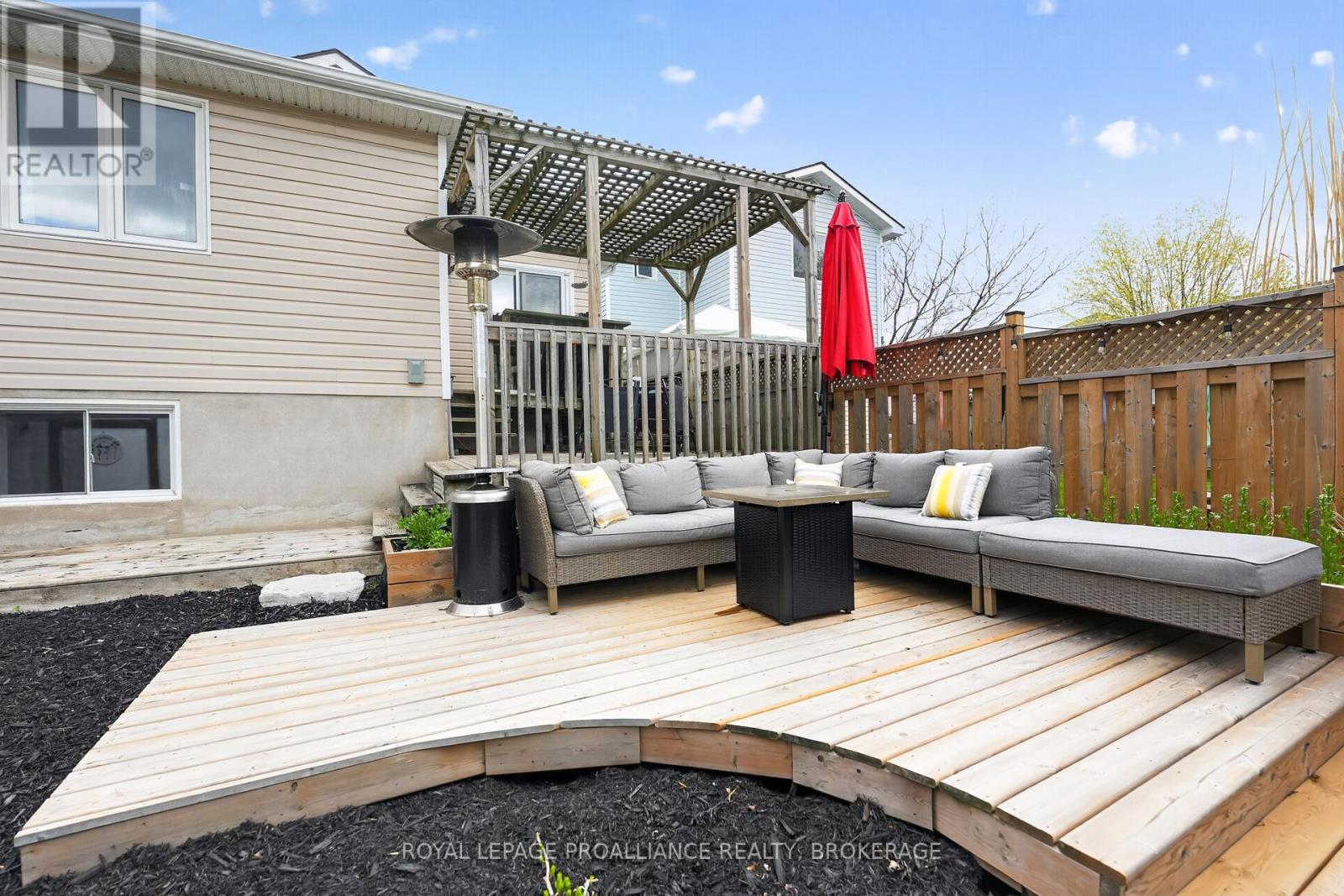 459 MAUREEN STREET - 44