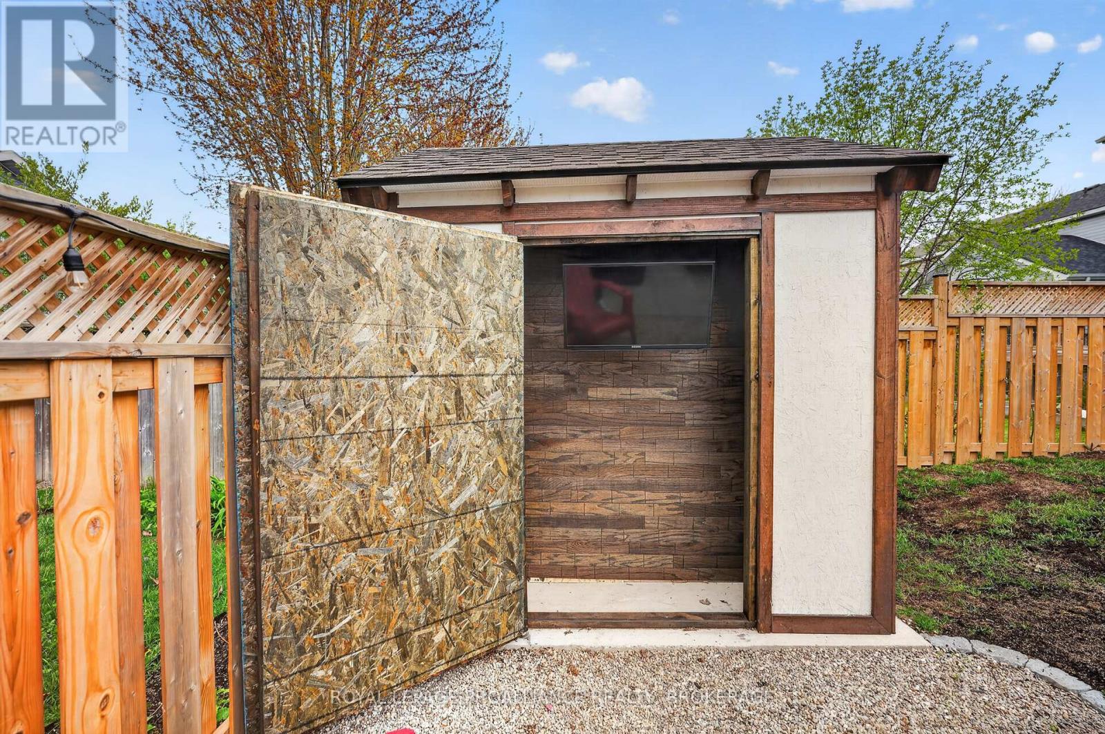 459 MAUREEN STREET - 45