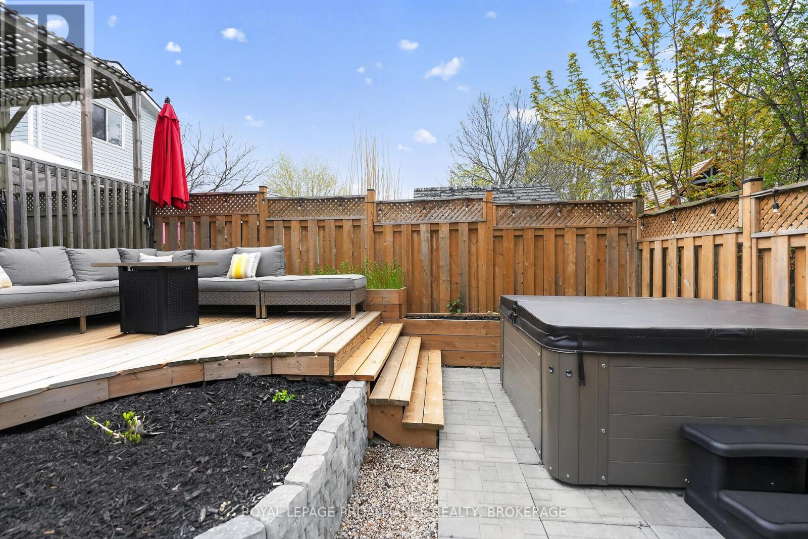 459 MAUREEN STREET - 46