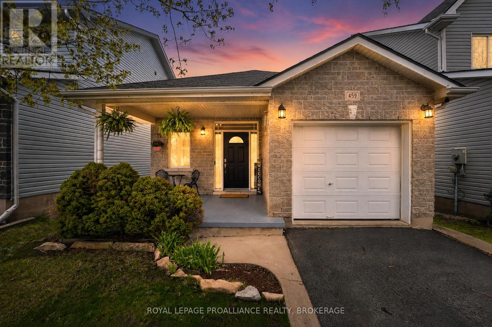 459 MAUREEN STREET - 48