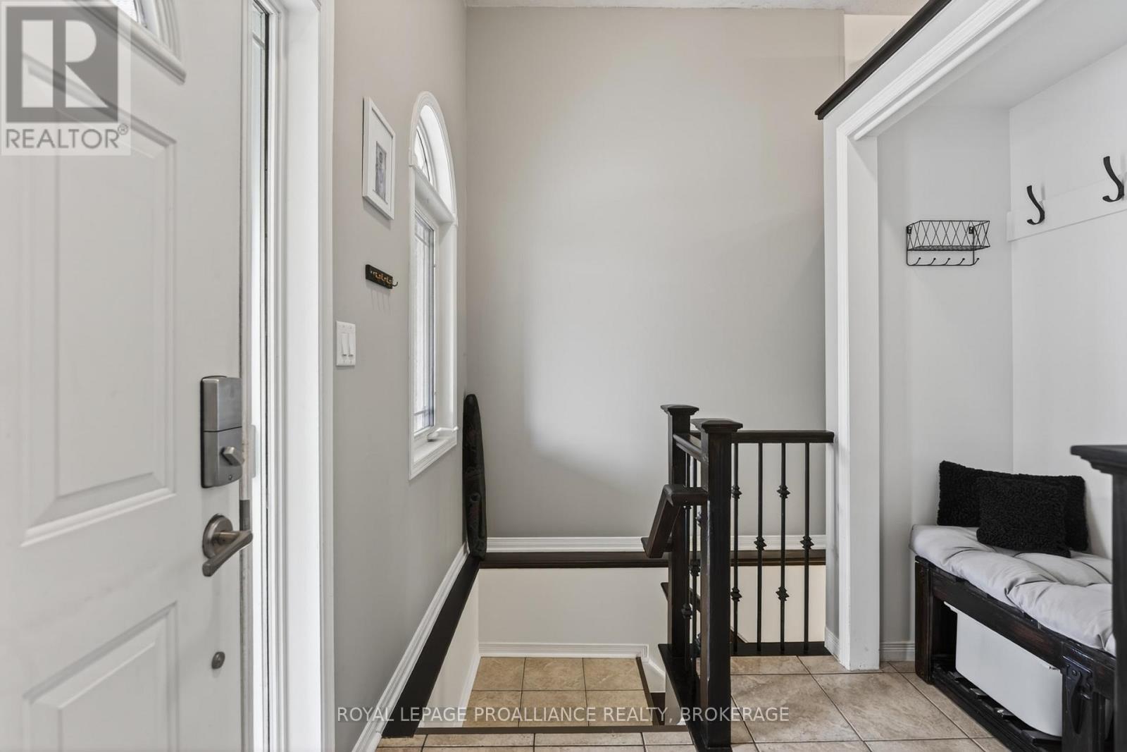459 MAUREEN STREET - 5