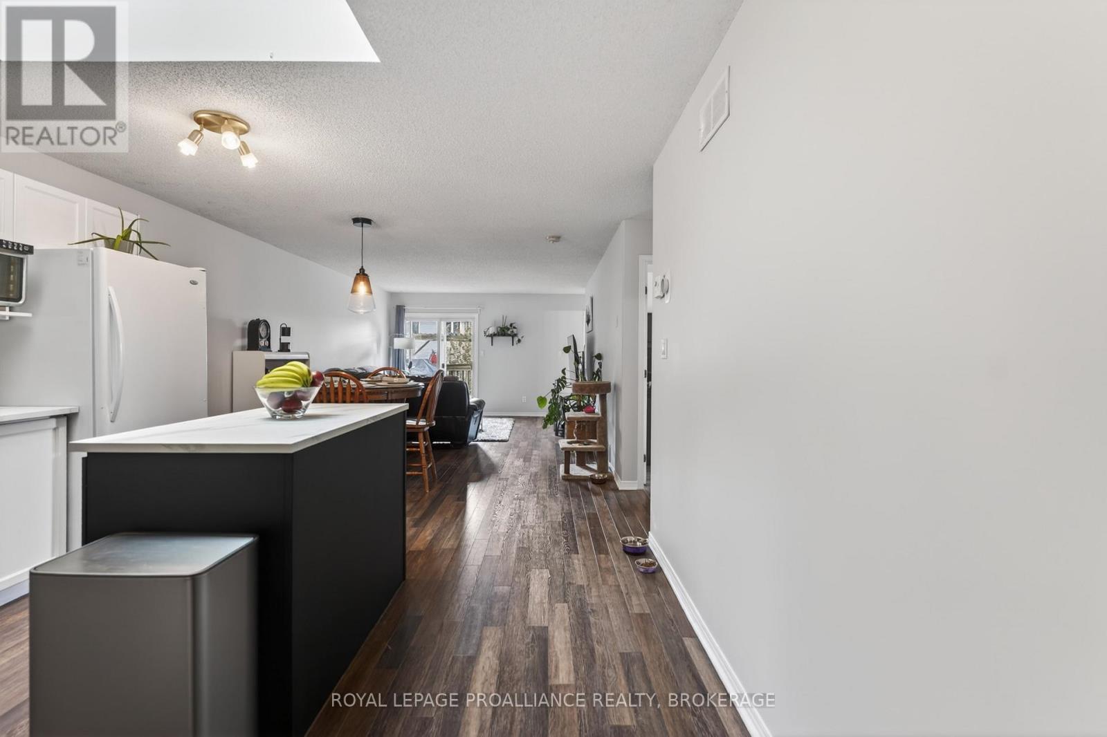 459 MAUREEN STREET - 6