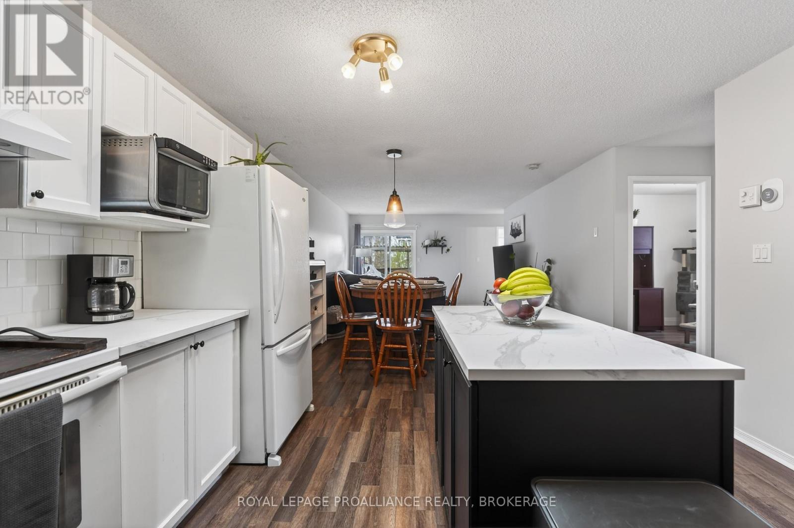 459 MAUREEN STREET - 9