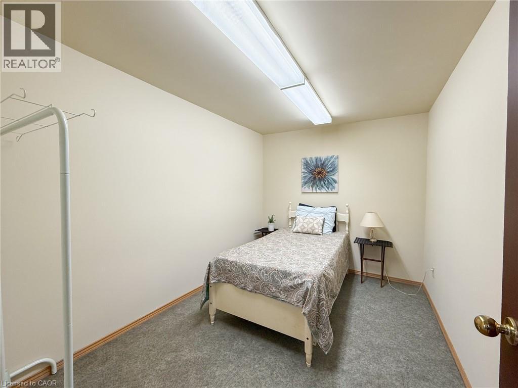 99 WELLINGTON Street - 33