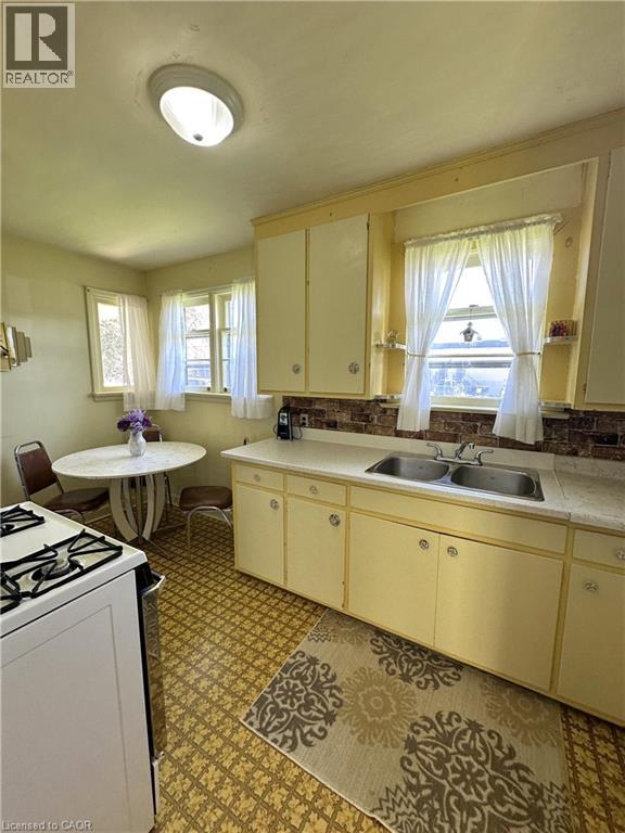 10 CHARLTON Crescent - 20
