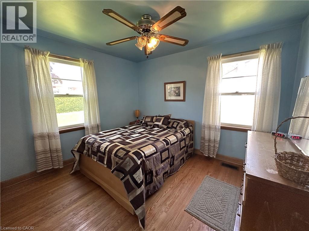 10 CHARLTON Crescent - 35