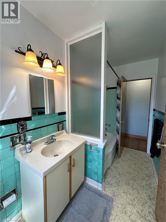 10 CHARLTON Crescent - 23