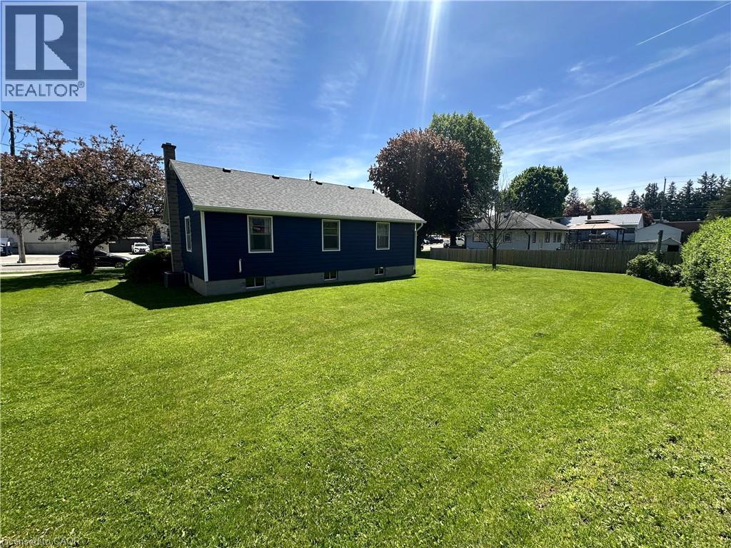 10 CHARLTON Crescent - 44