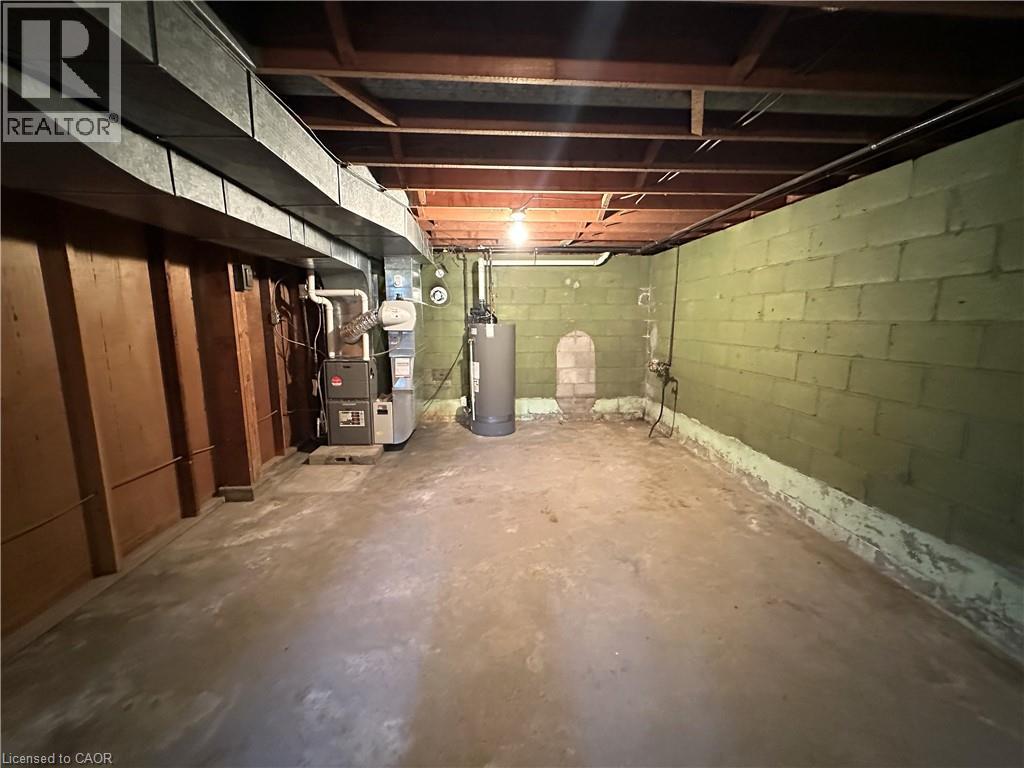 10 CHARLTON Crescent - 40