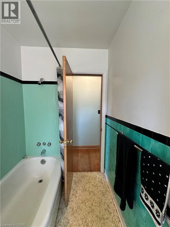 10 CHARLTON Crescent - 24