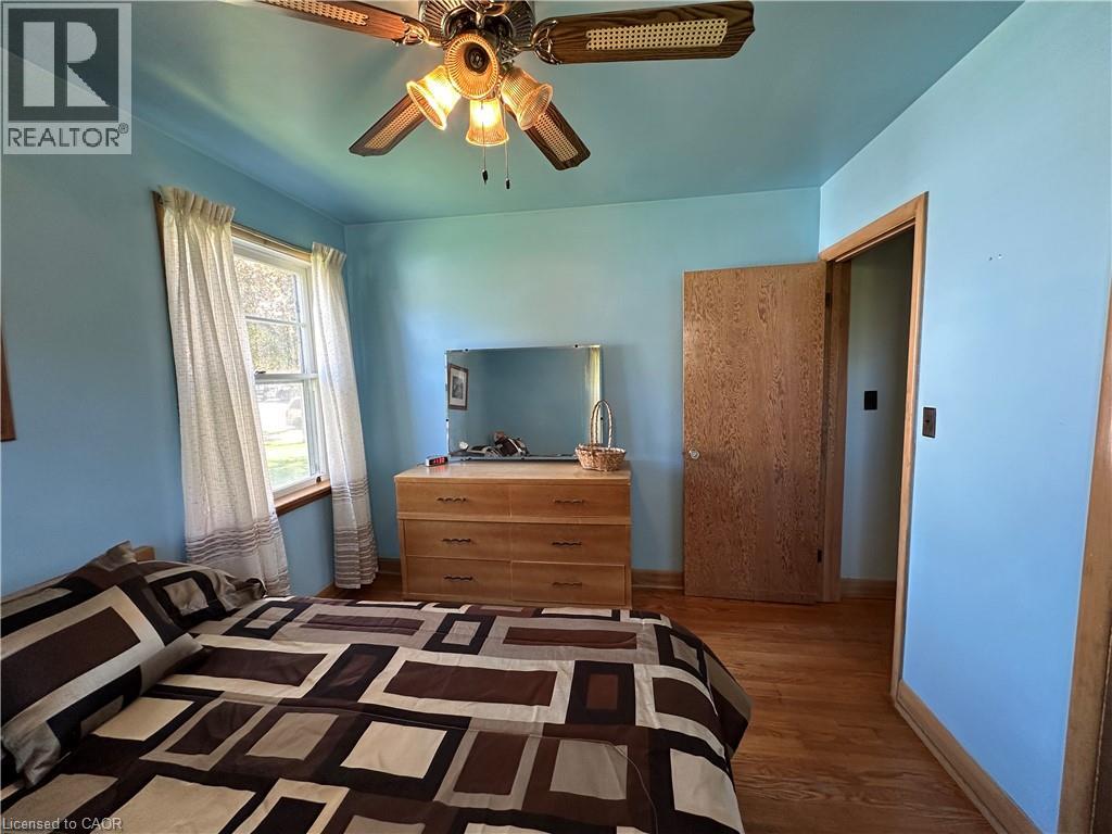 10 CHARLTON Crescent - 37