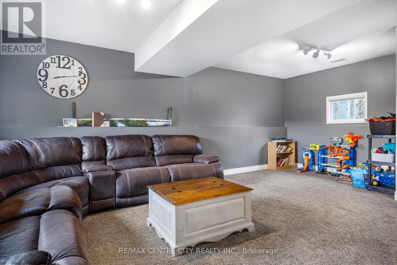2623 AVON DRIVE - 17