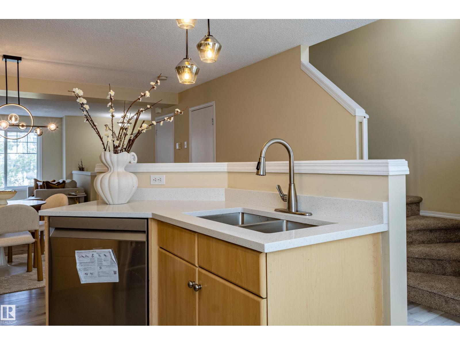 #41 8304 11 AV SW - 16