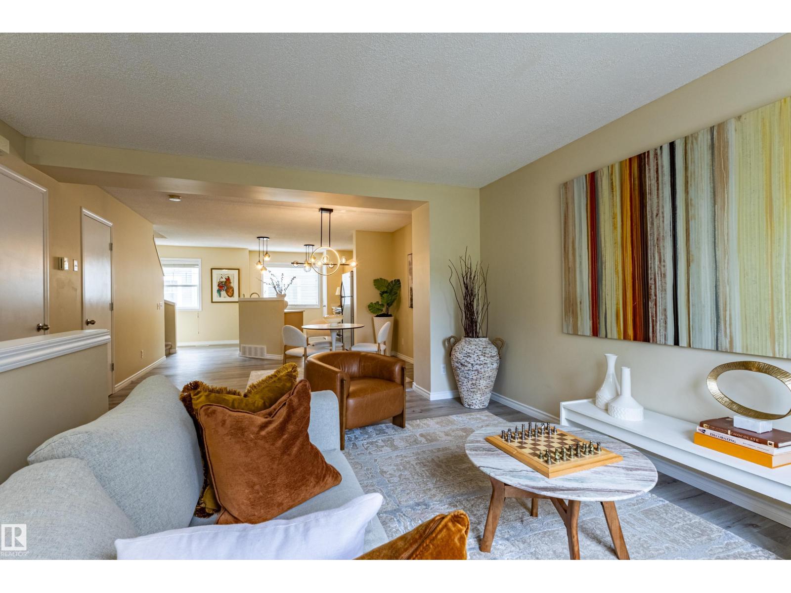 #41 8304 11 AV SW - 9