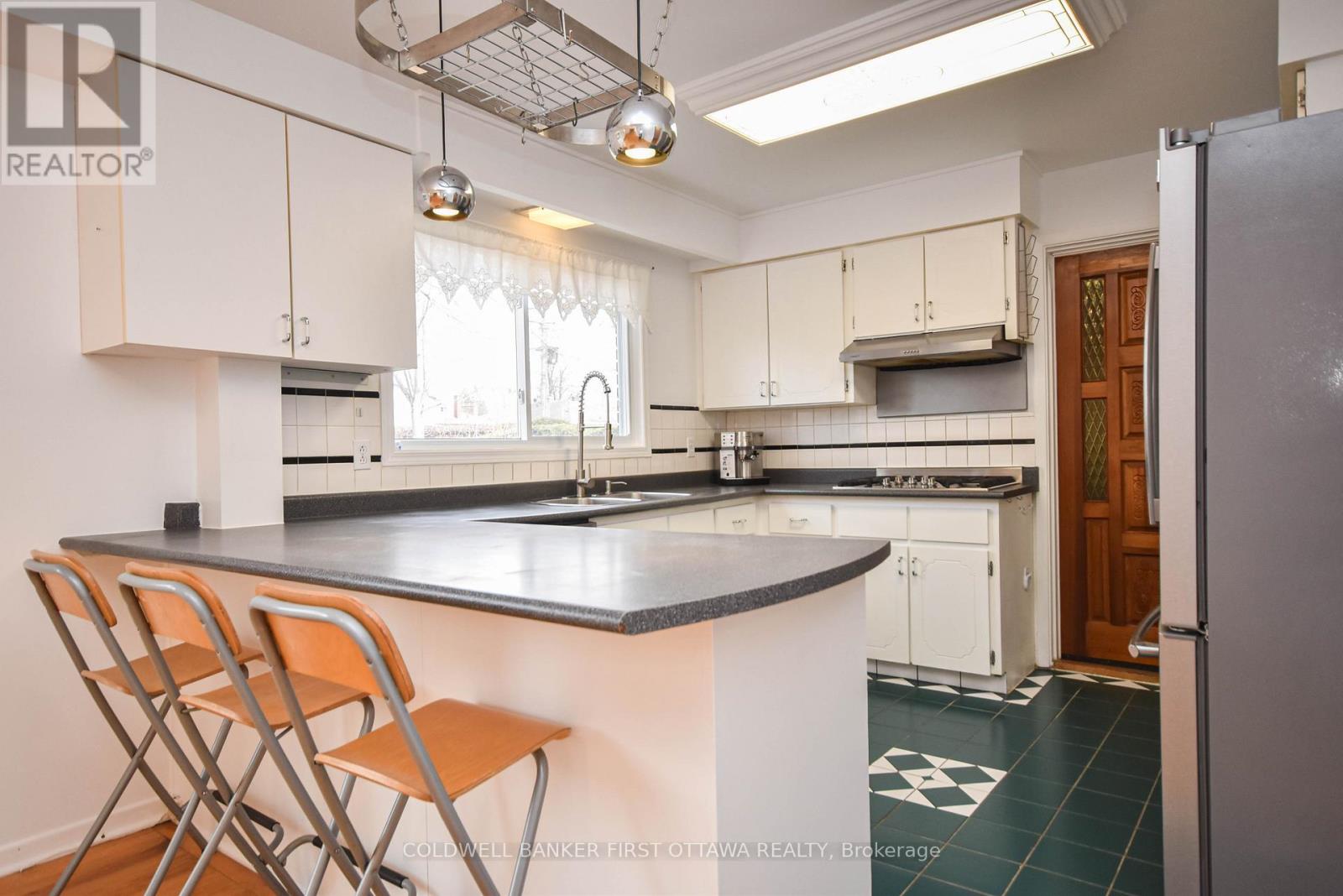 2061 BALHARRIE AVENUE - 13