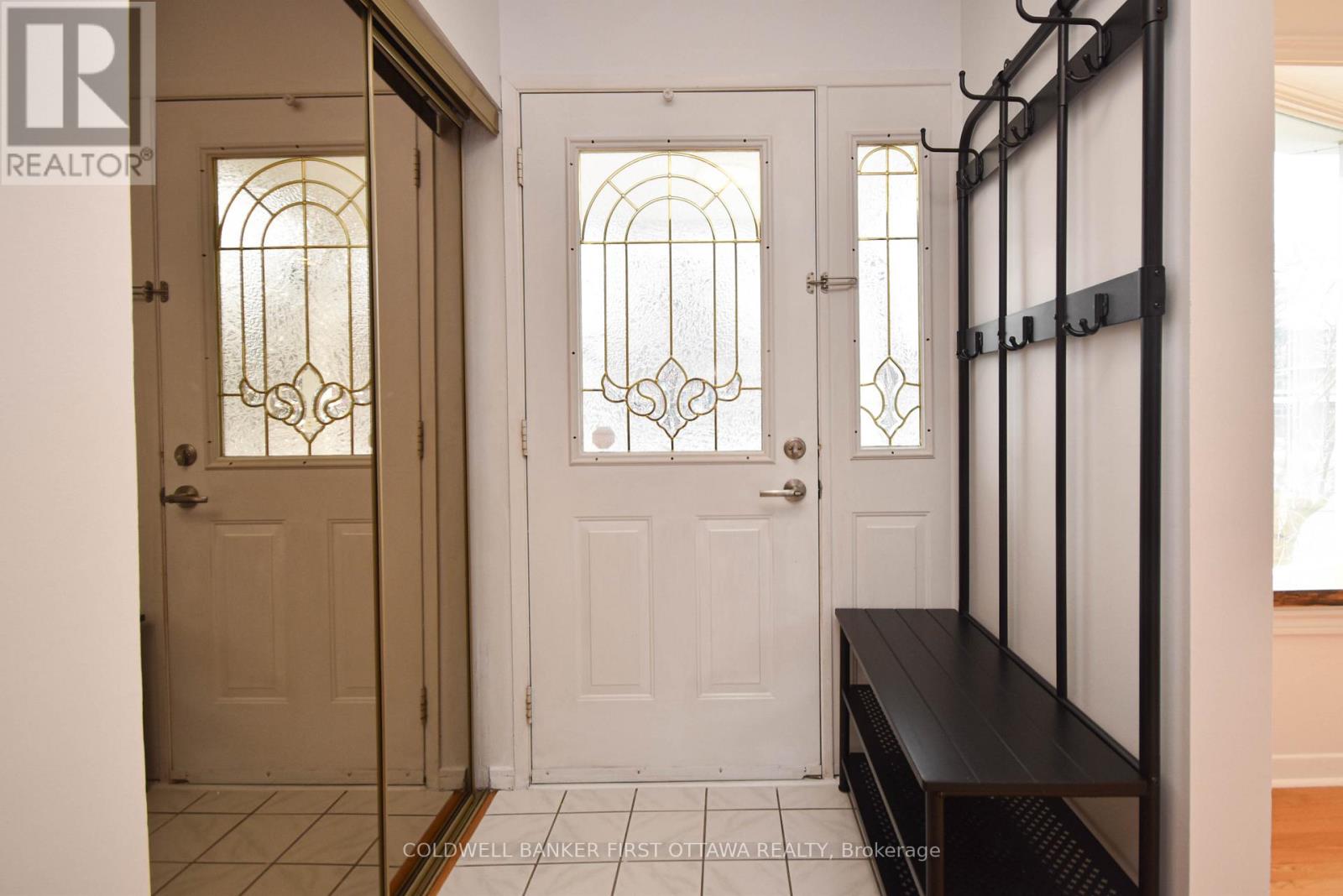main floor vestibule / entrance