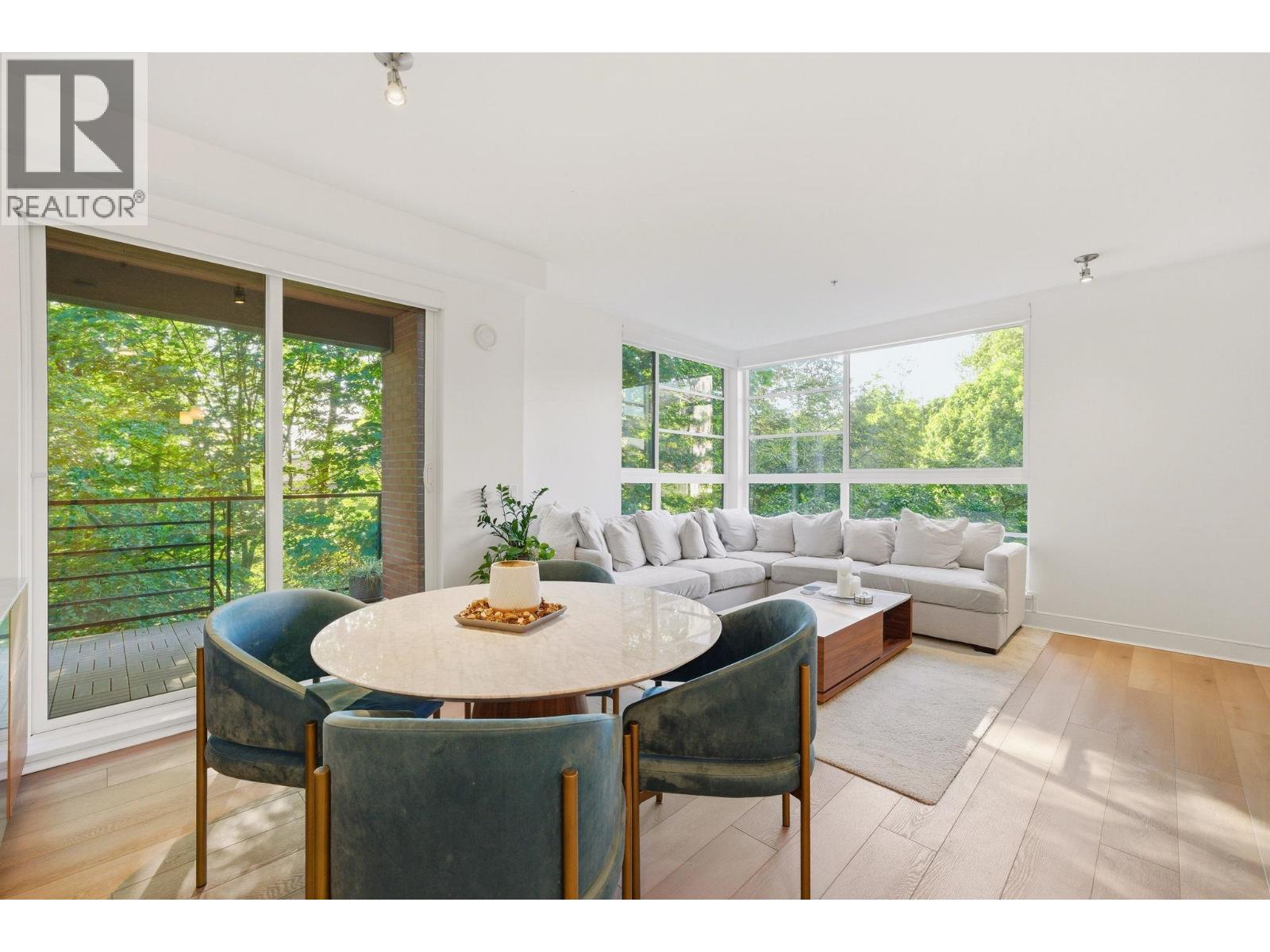 307 733 W 3RD STREET — photo 2