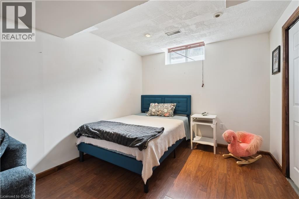 758 VICTORIA Terrace - 30