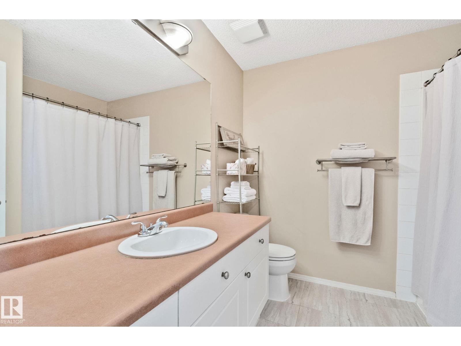 15608 44 ST NW - 15