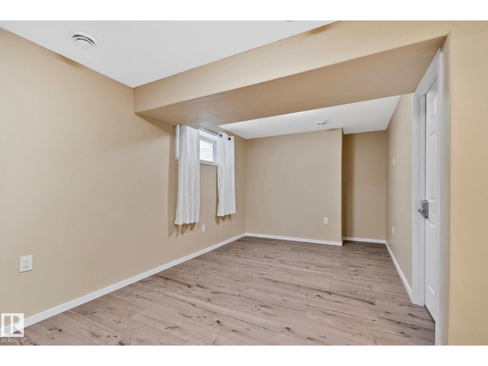 15608 44 ST NW - 24