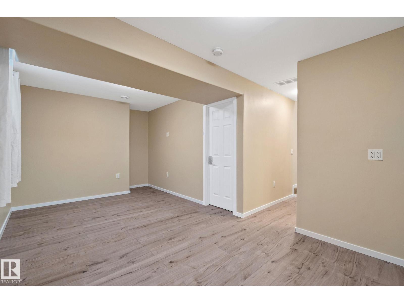 15608 44 ST NW - 25