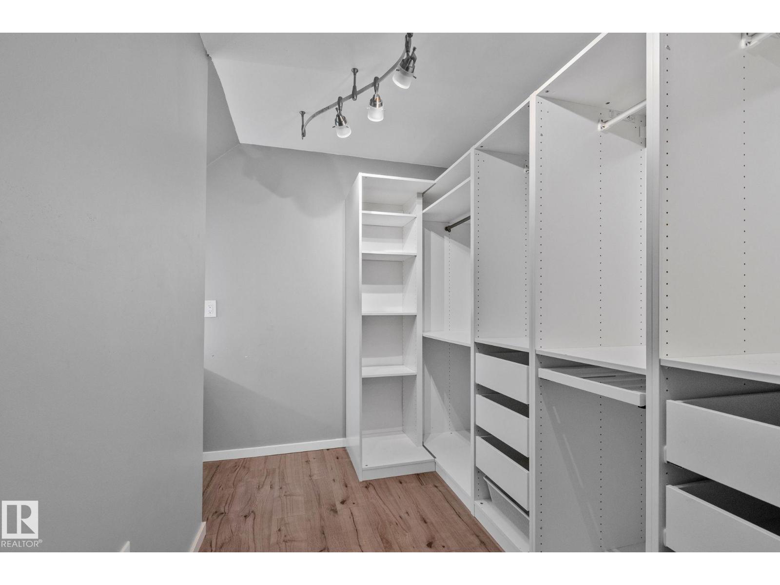 15608 44 ST NW - 29