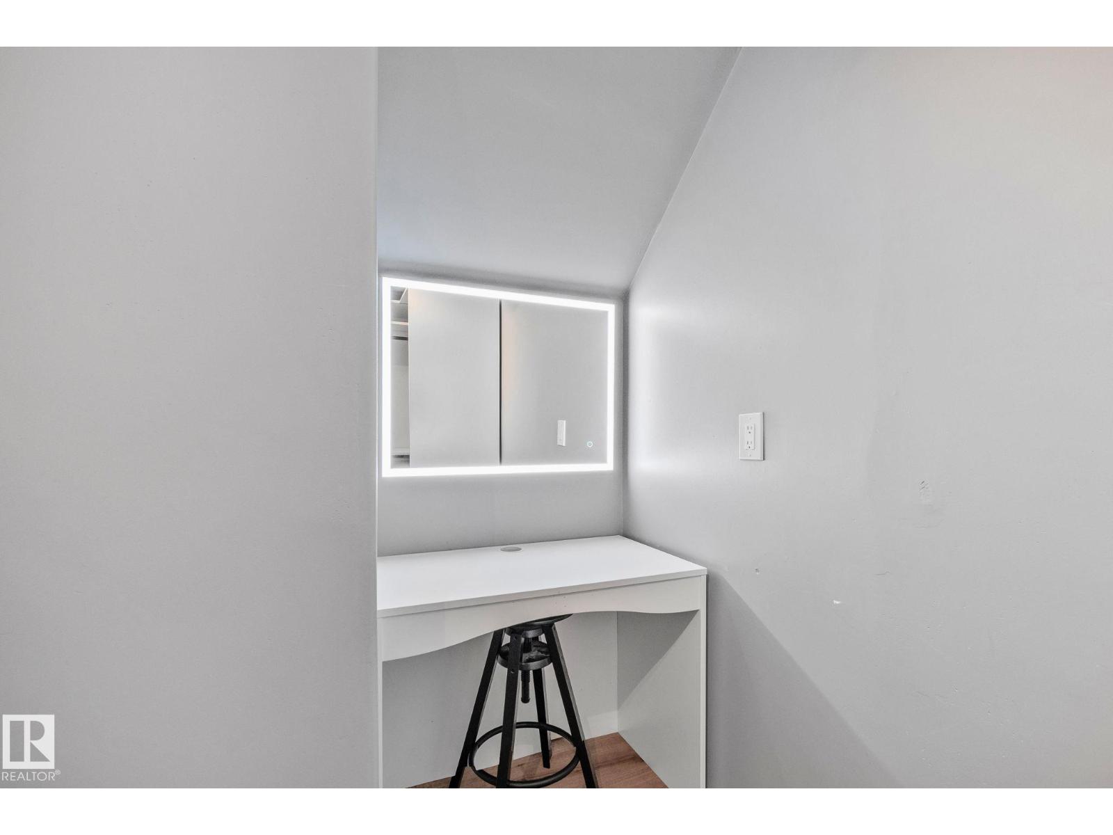 15608 44 ST NW - 30