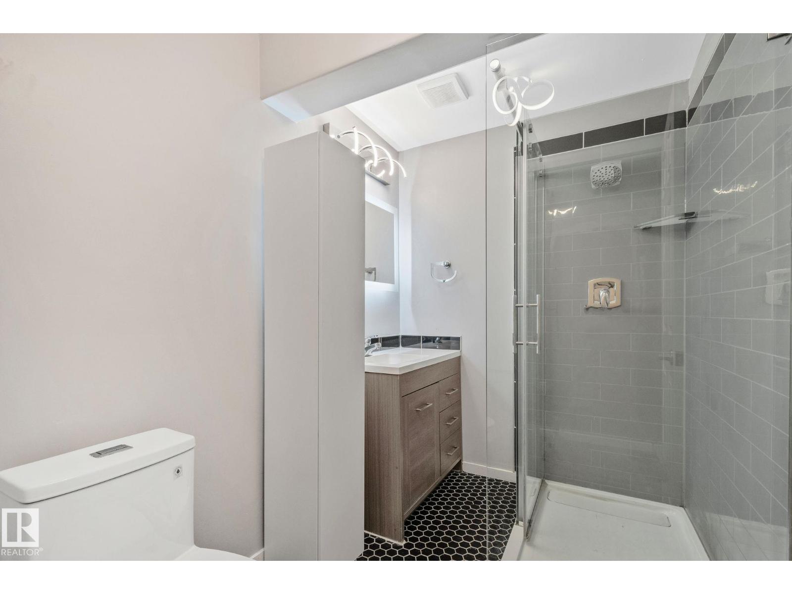 15608 44 ST NW - 31