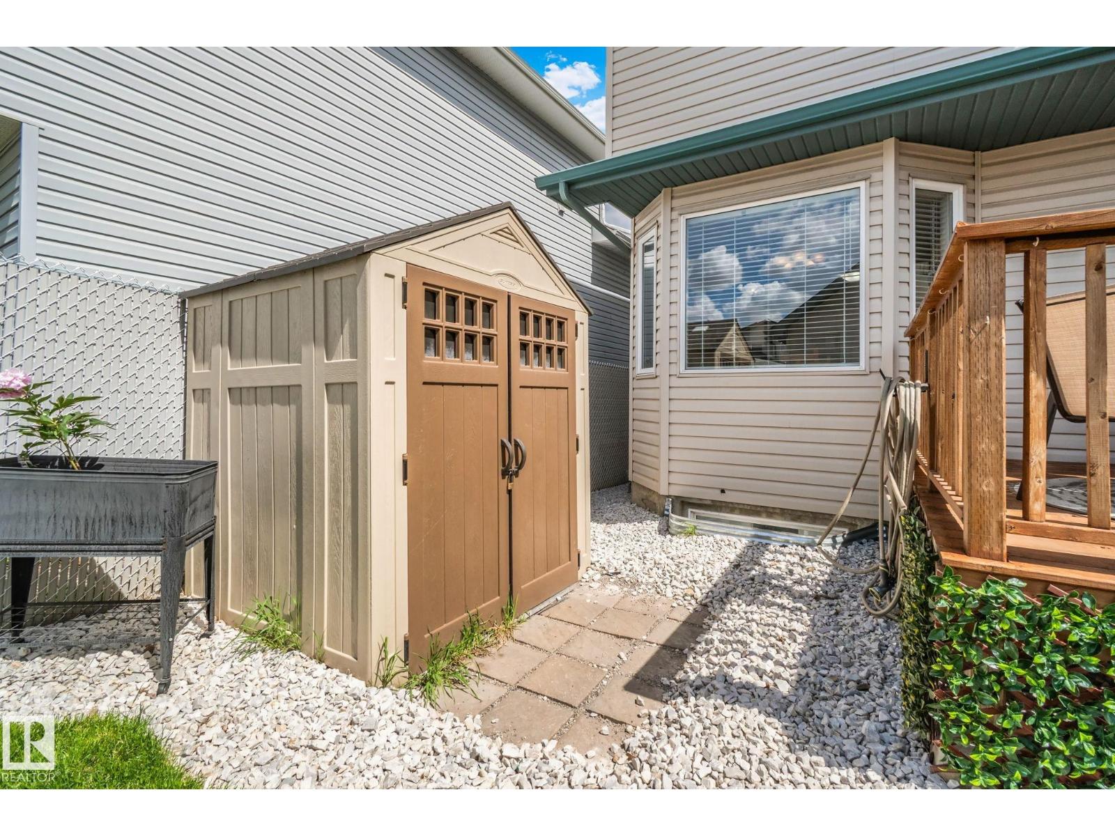 15608 44 ST NW - 33