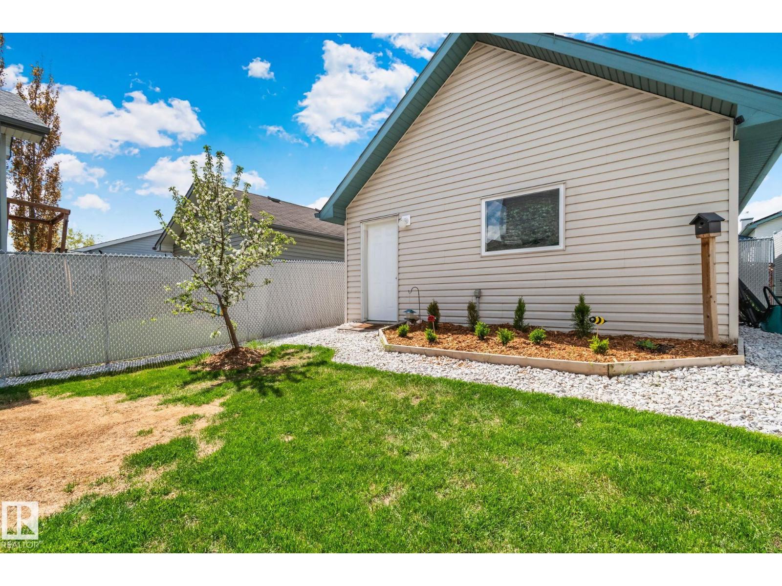 15608 44 ST NW - 34