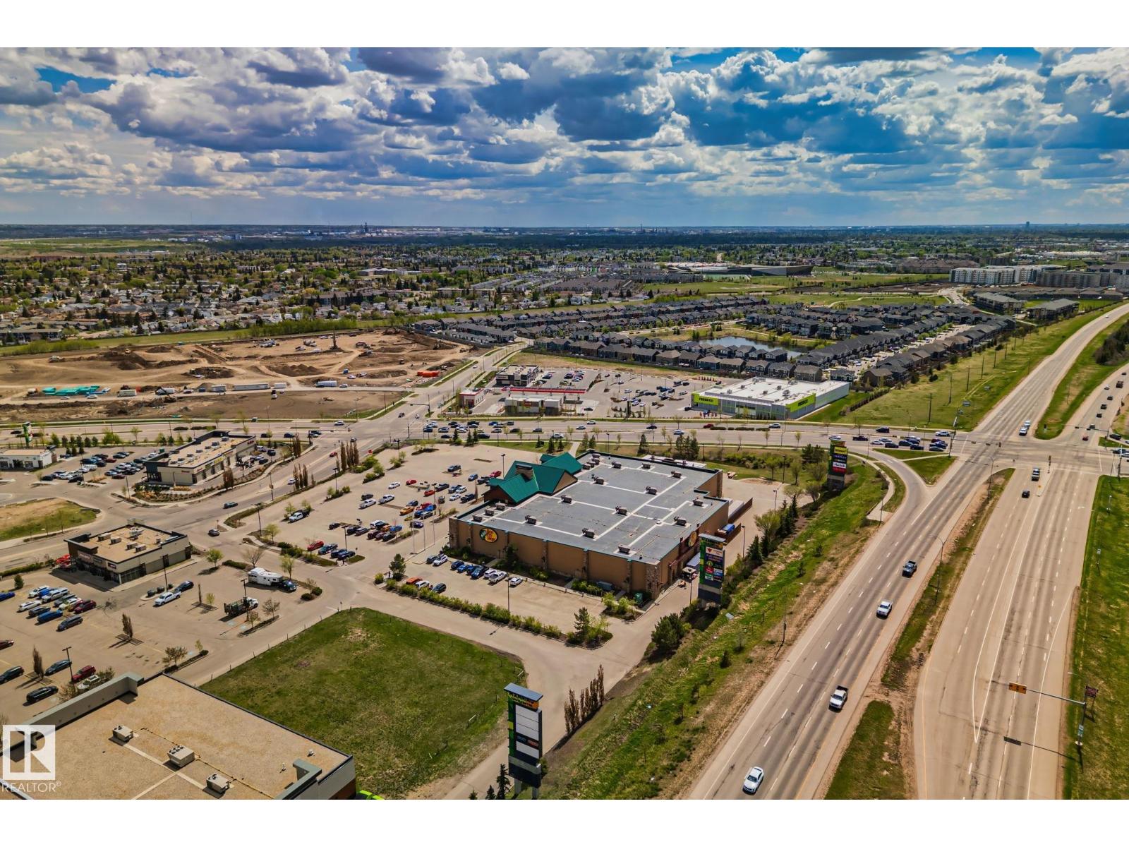 15608 44 ST NW - 37