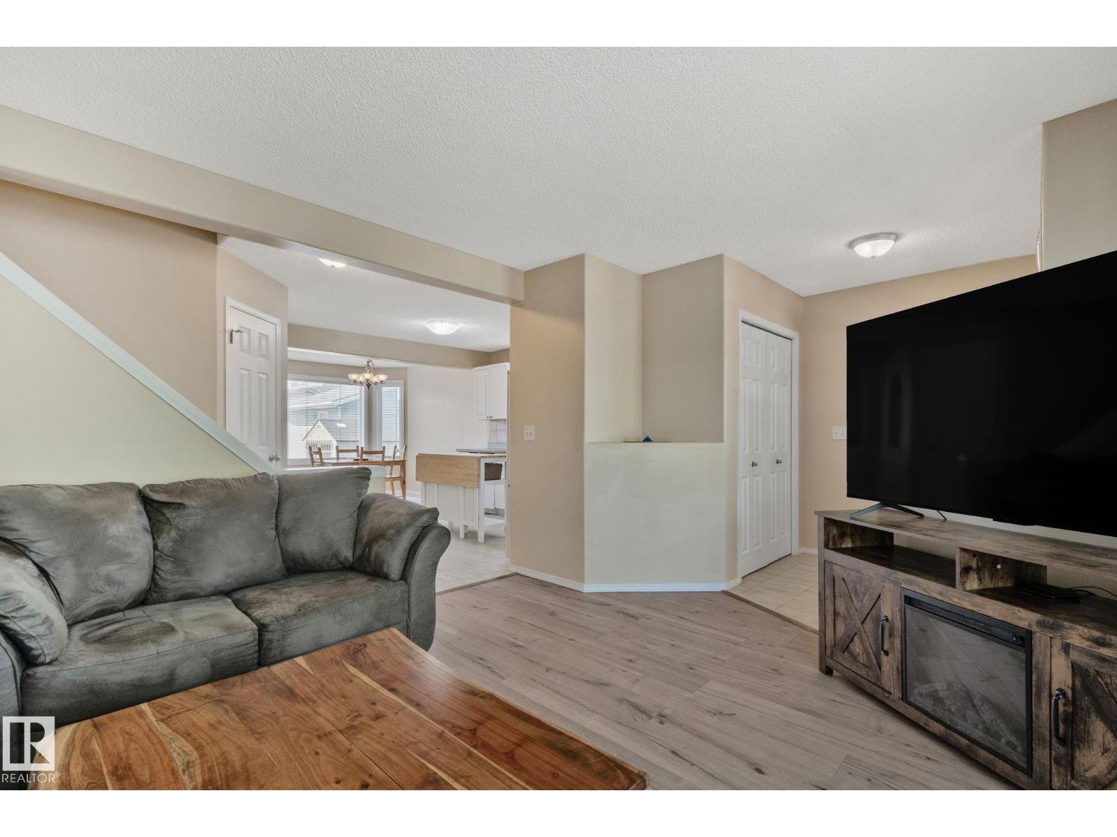 15608 44 ST NW - 4