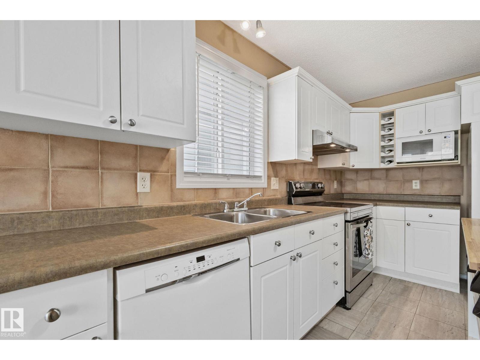 15608 44 ST NW - 8