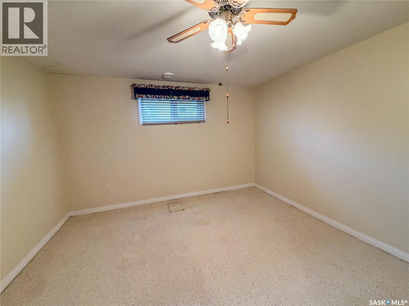 52 Russell DRIVE - 20