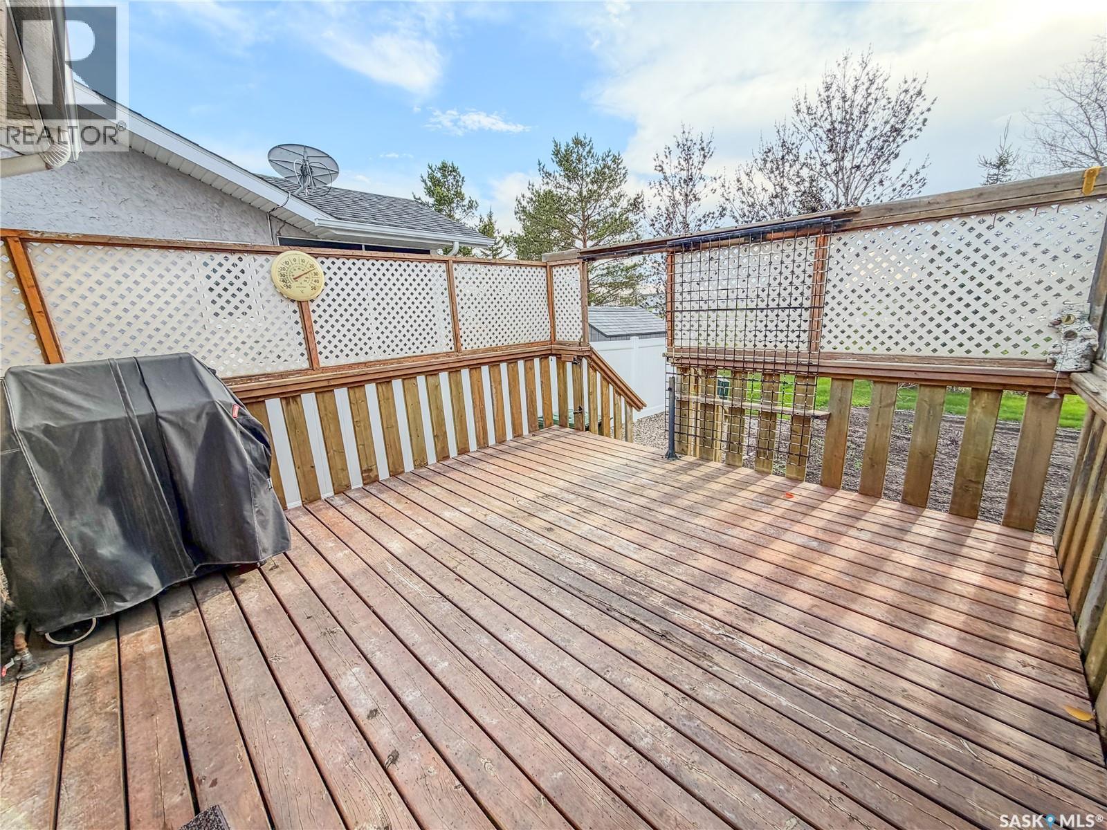 52 Russell DRIVE - 38