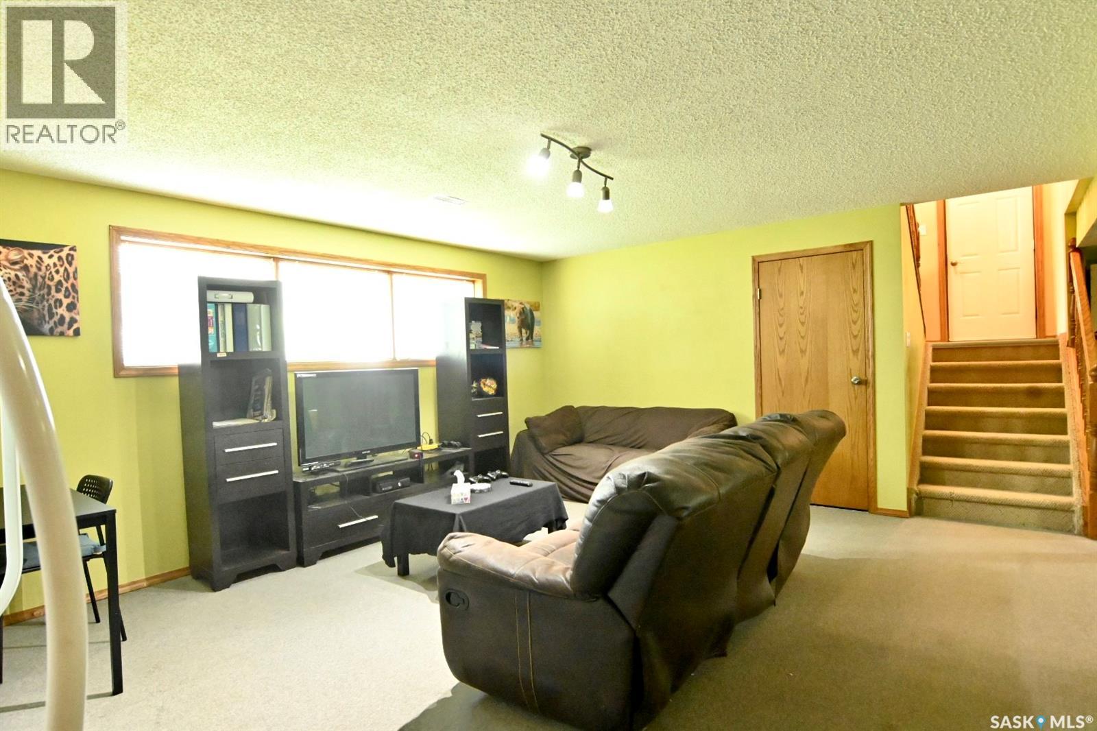 311 Walter Scott AVENUE — photo 15