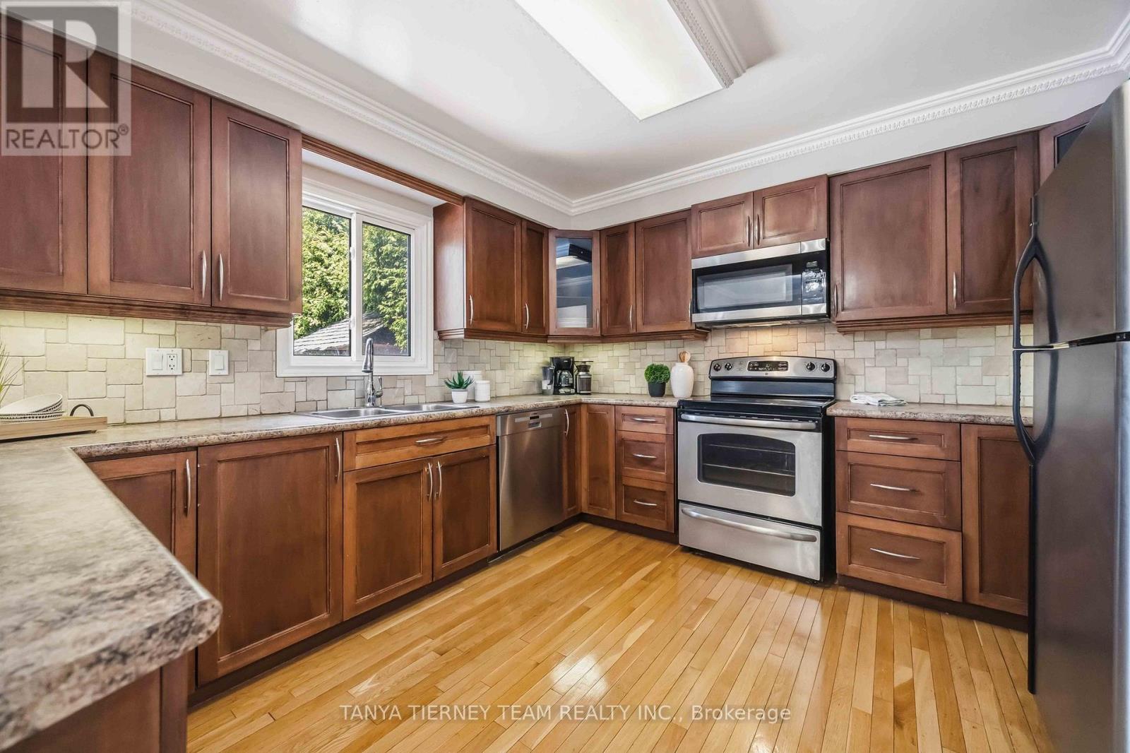 24 FERNWAY CRESCENT - 13