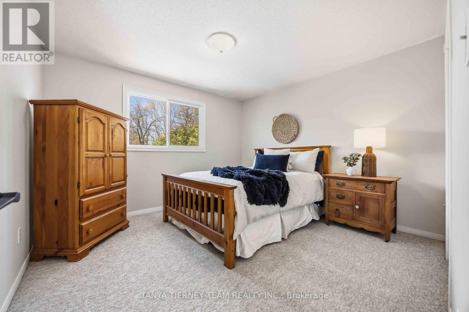 24 FERNWAY CRESCENT - 32