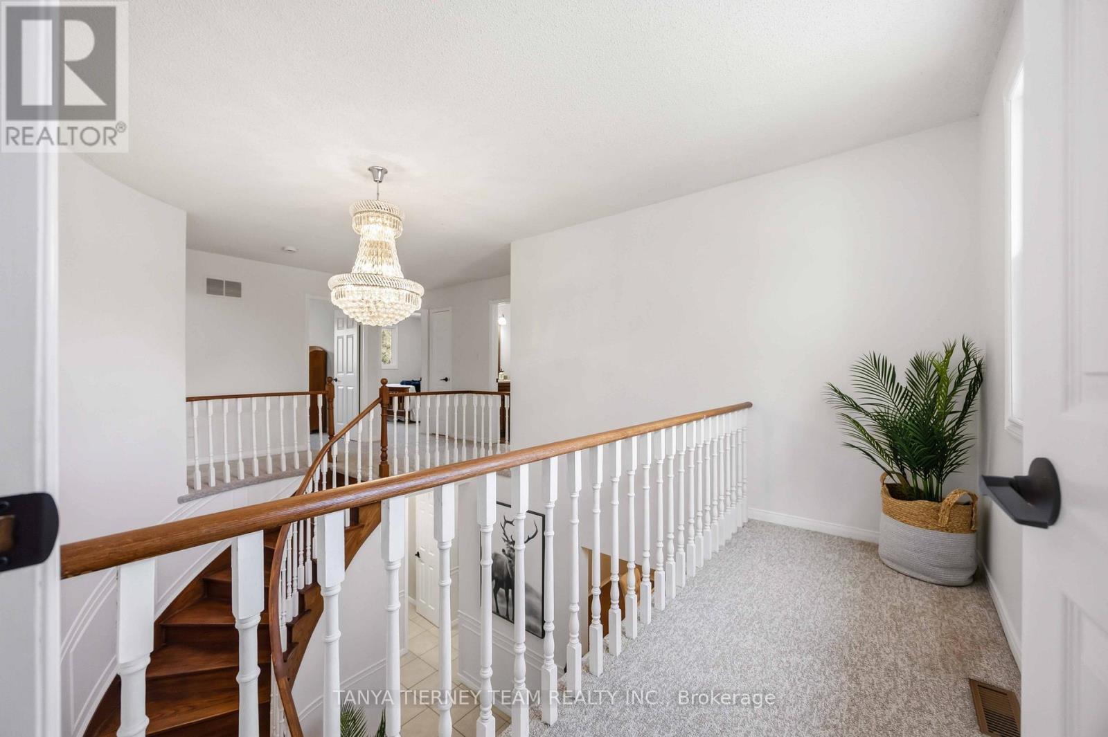 24 FERNWAY CRESCENT - 37