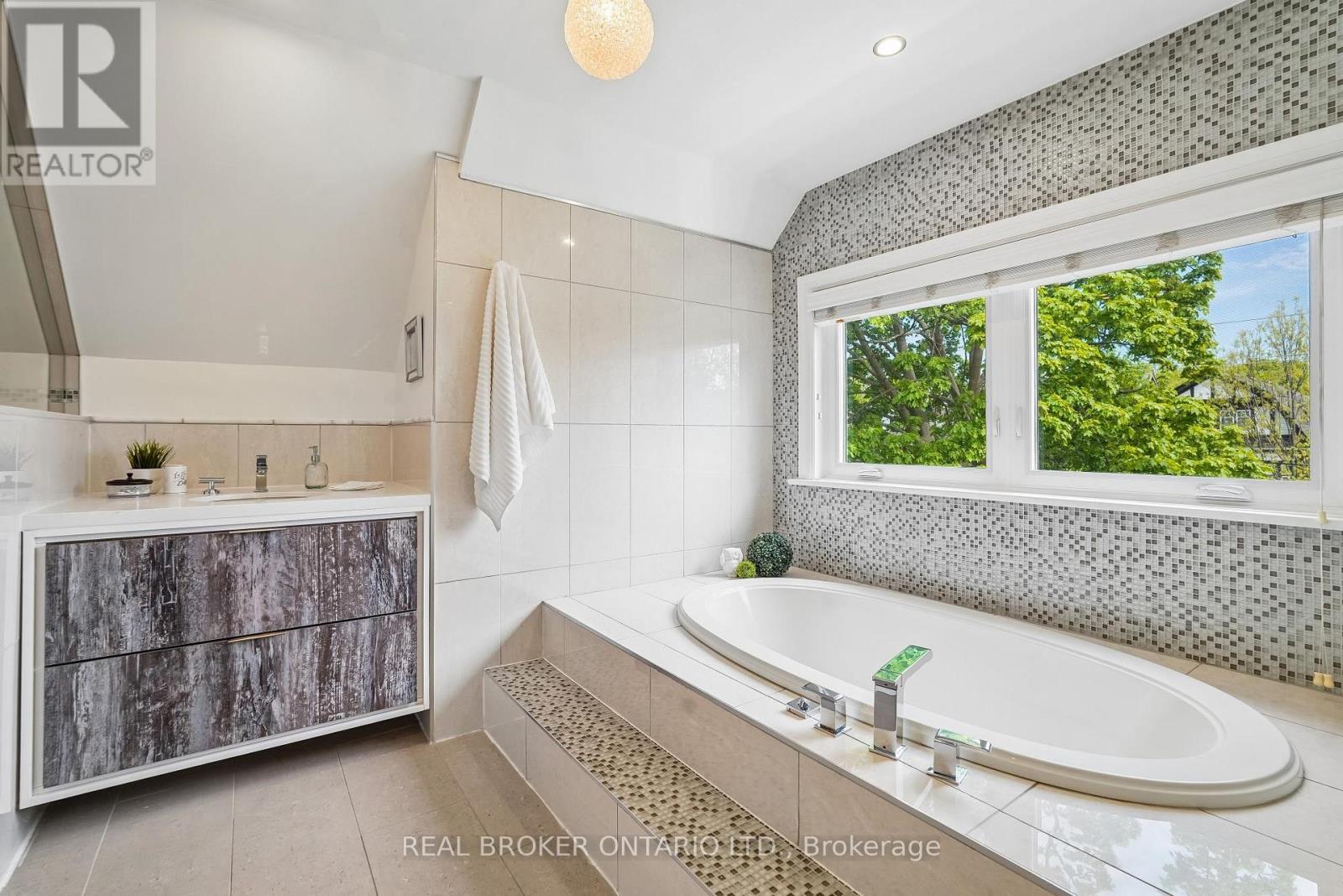 20 BROOKMOUNT ROAD - 18