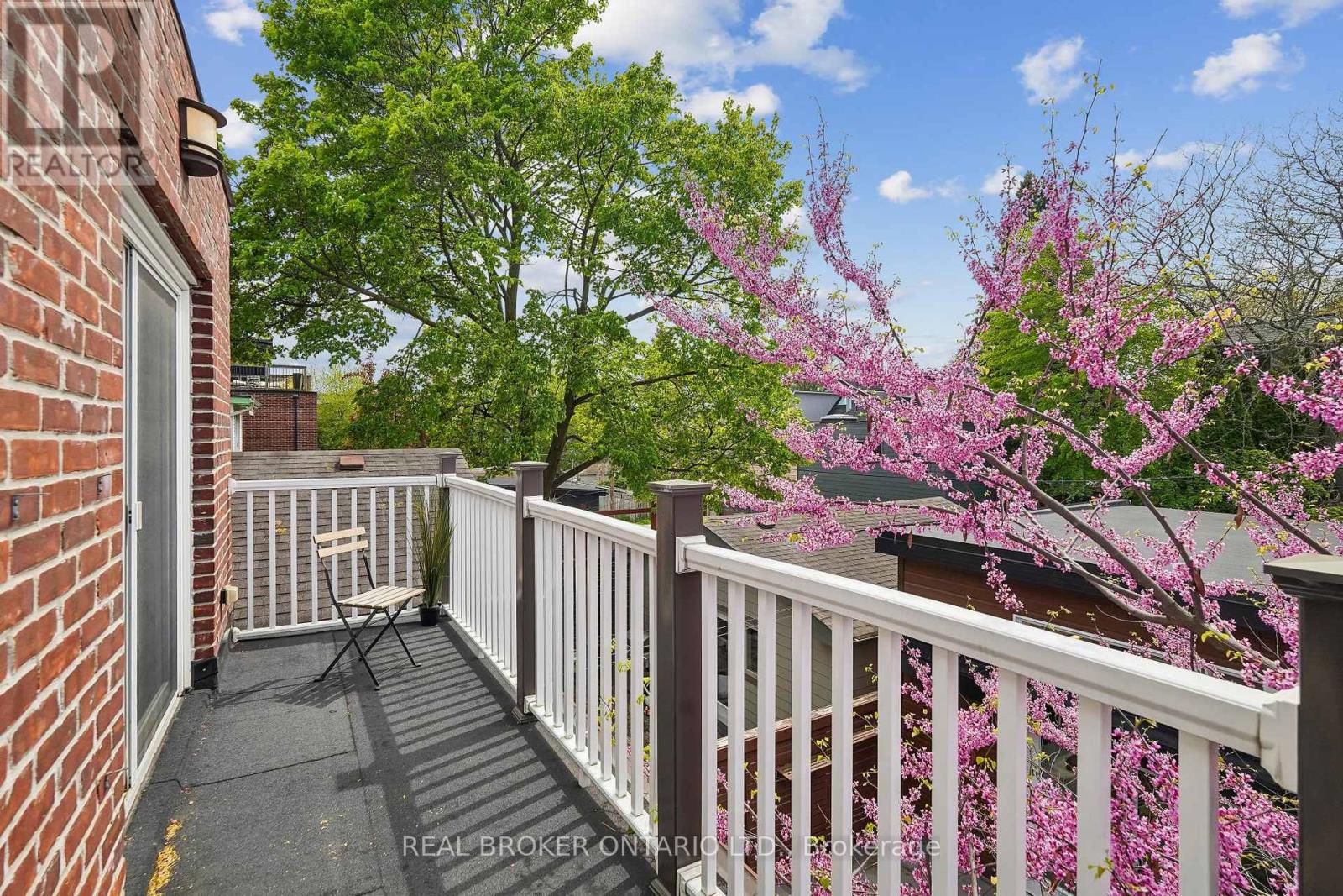 20 BROOKMOUNT ROAD - 22