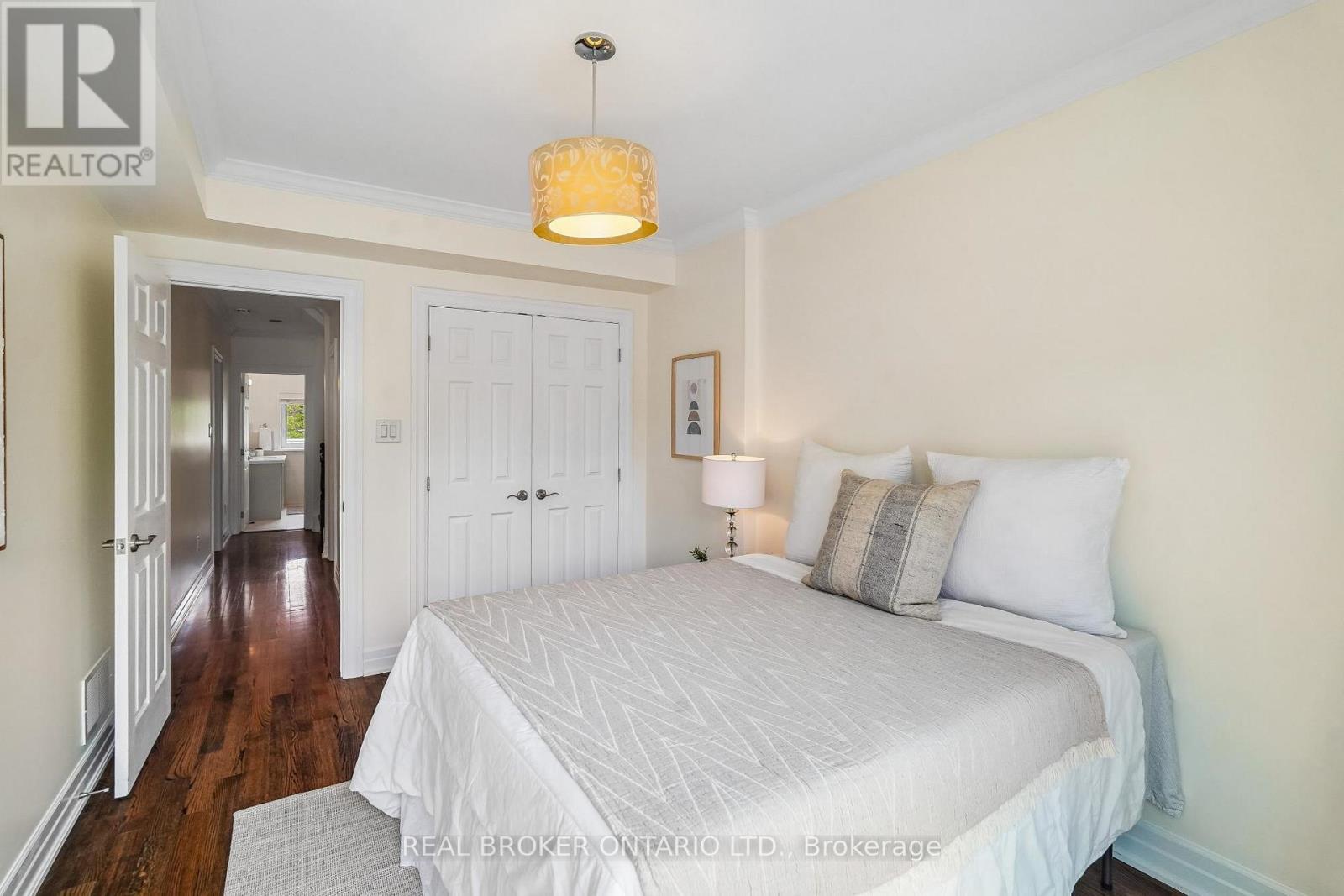 20 BROOKMOUNT ROAD - 24